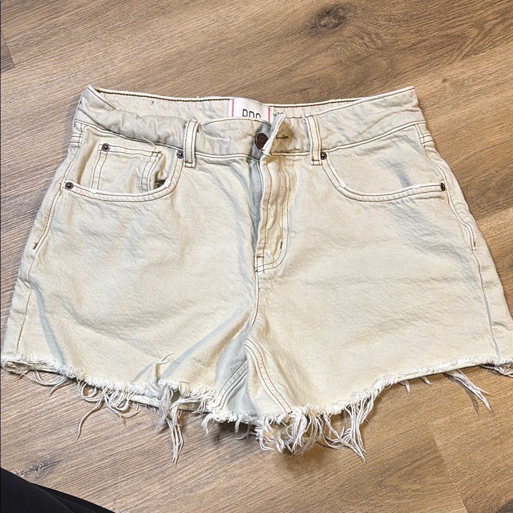 Bdg Size 27 Women's Cream Denim Shorts